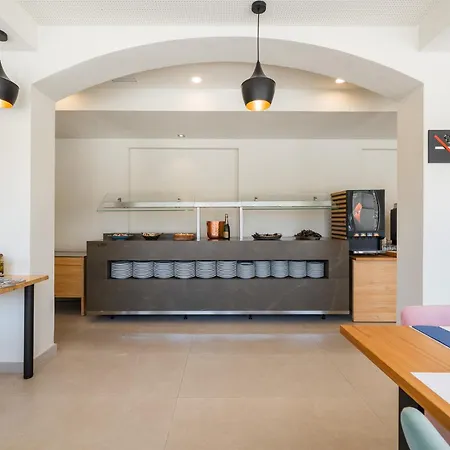 Coral Boutique By Gaiarooms